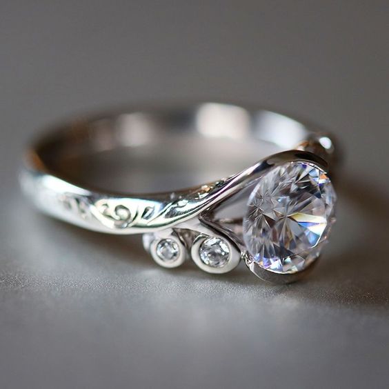 Bague vintage en argent plaqué et zirconium