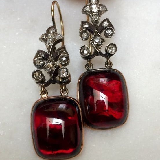 Pendientes vintage de piedra roja brillante