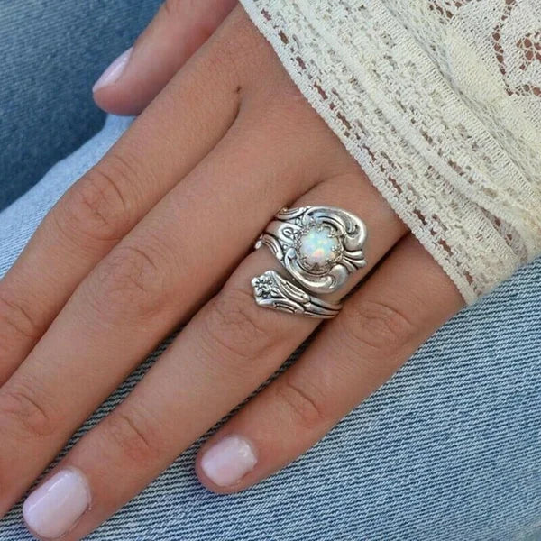 Cuillère en opale blanche, bague ajustable