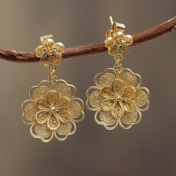 Pendientes vintage de flores doradas