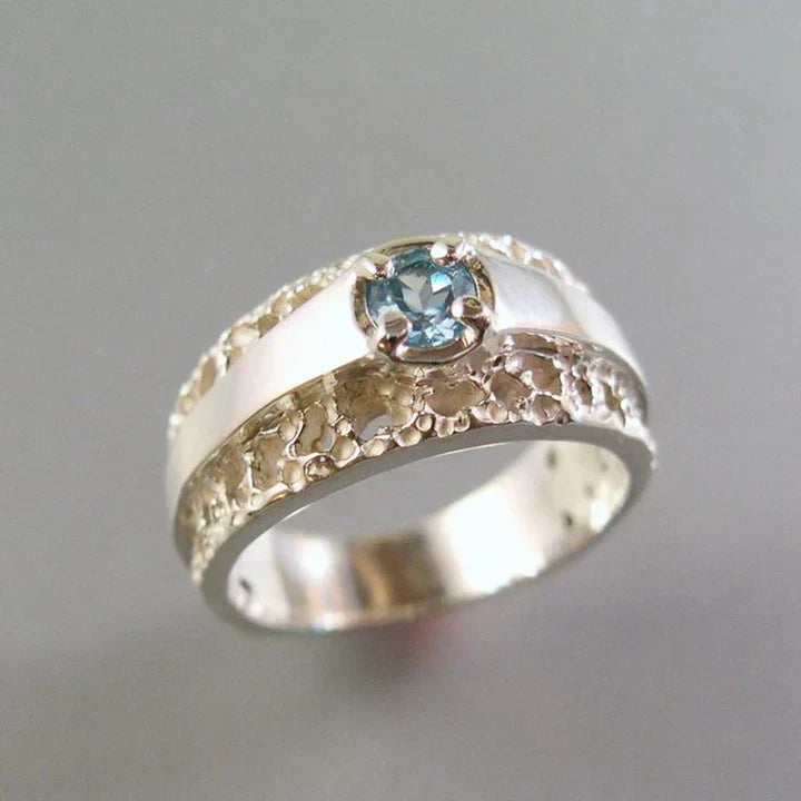 Anillo vintage hueco de oro y plata con cristal azul