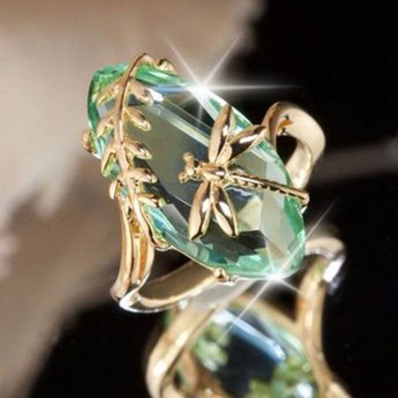 Anillo vintage de cristal verde ovalado