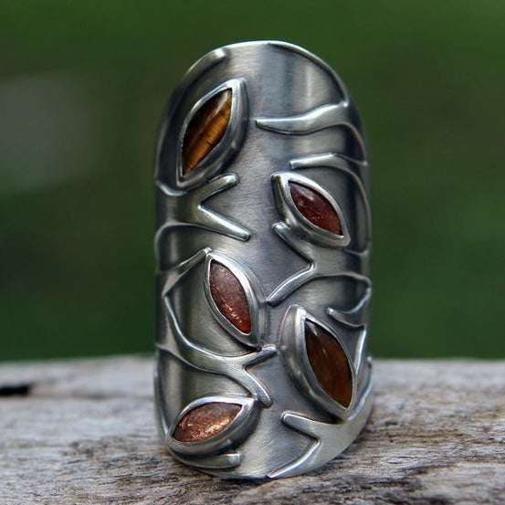 Anillo vintage de hiedra con incrustaciones de cristal