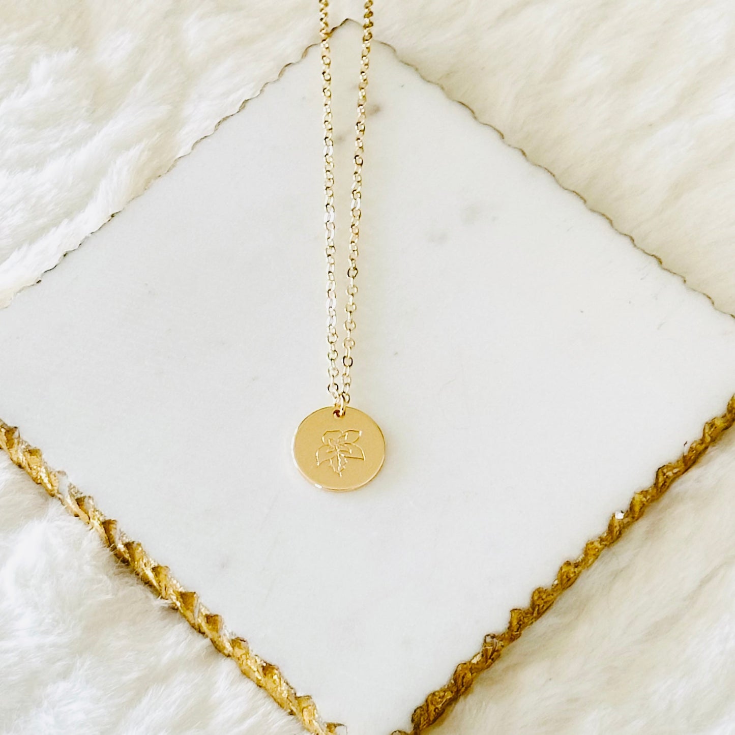 Collier de fleurs de naissance