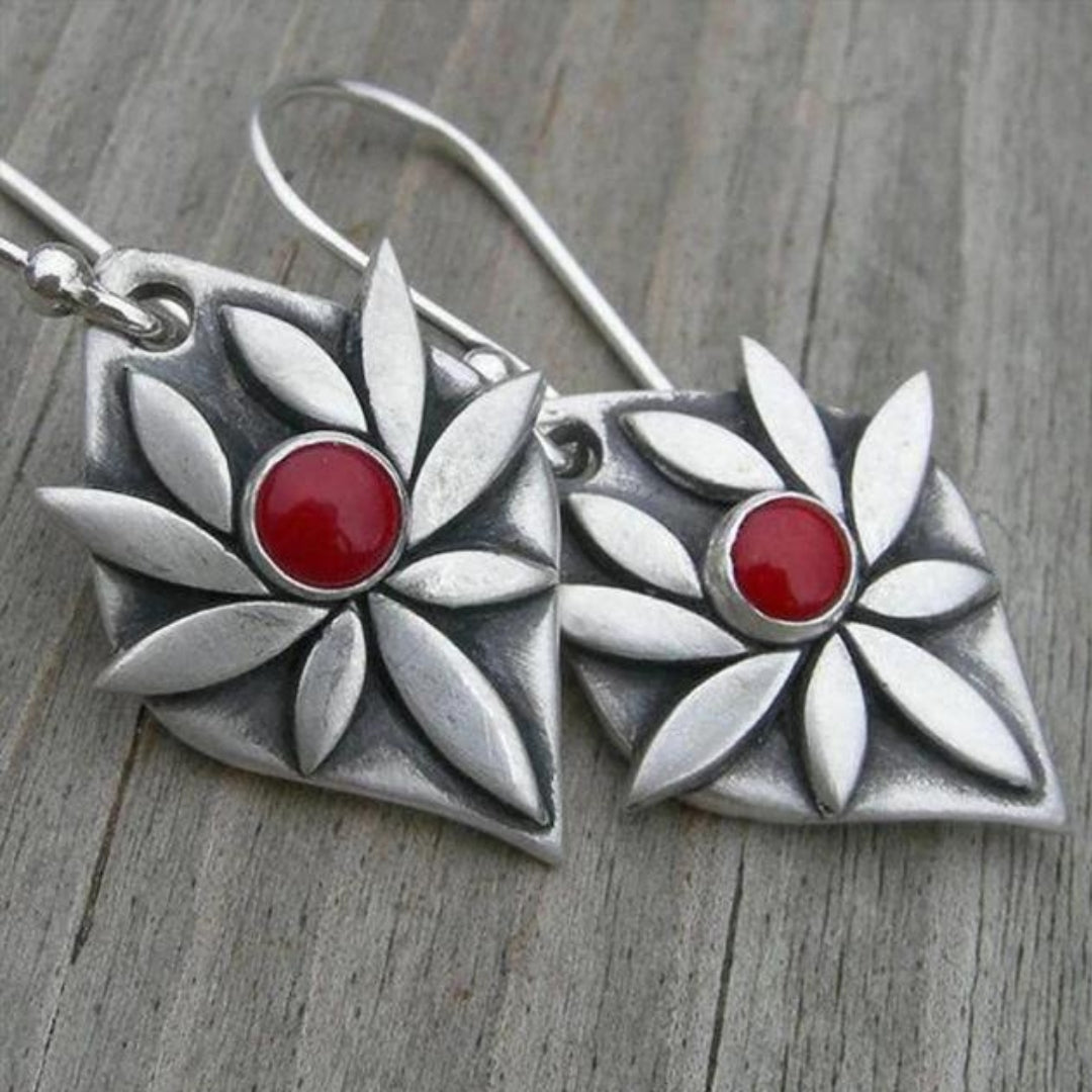 Pendientes de plata con flor bohemia y circonitas rojas