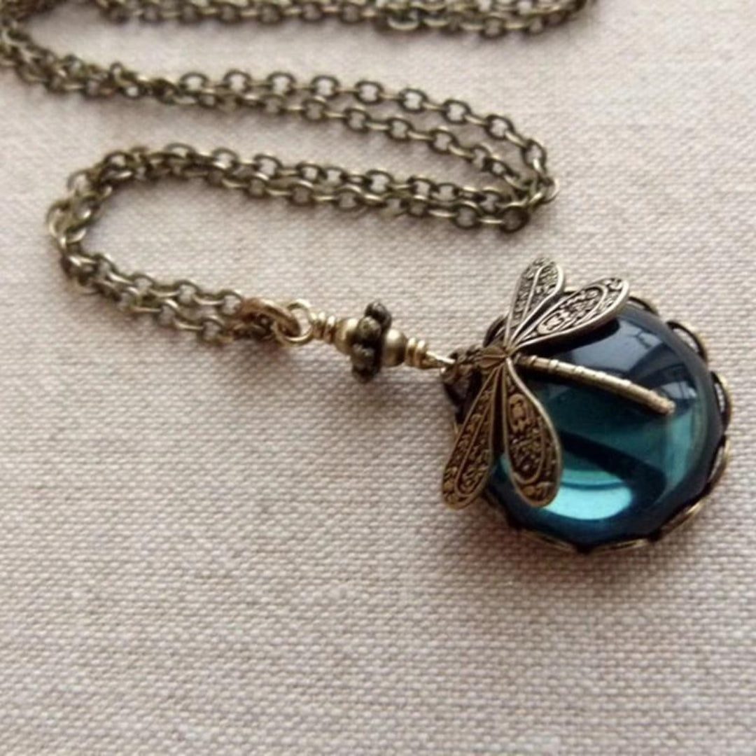 Collier libellule en cristal bleu et or antique
