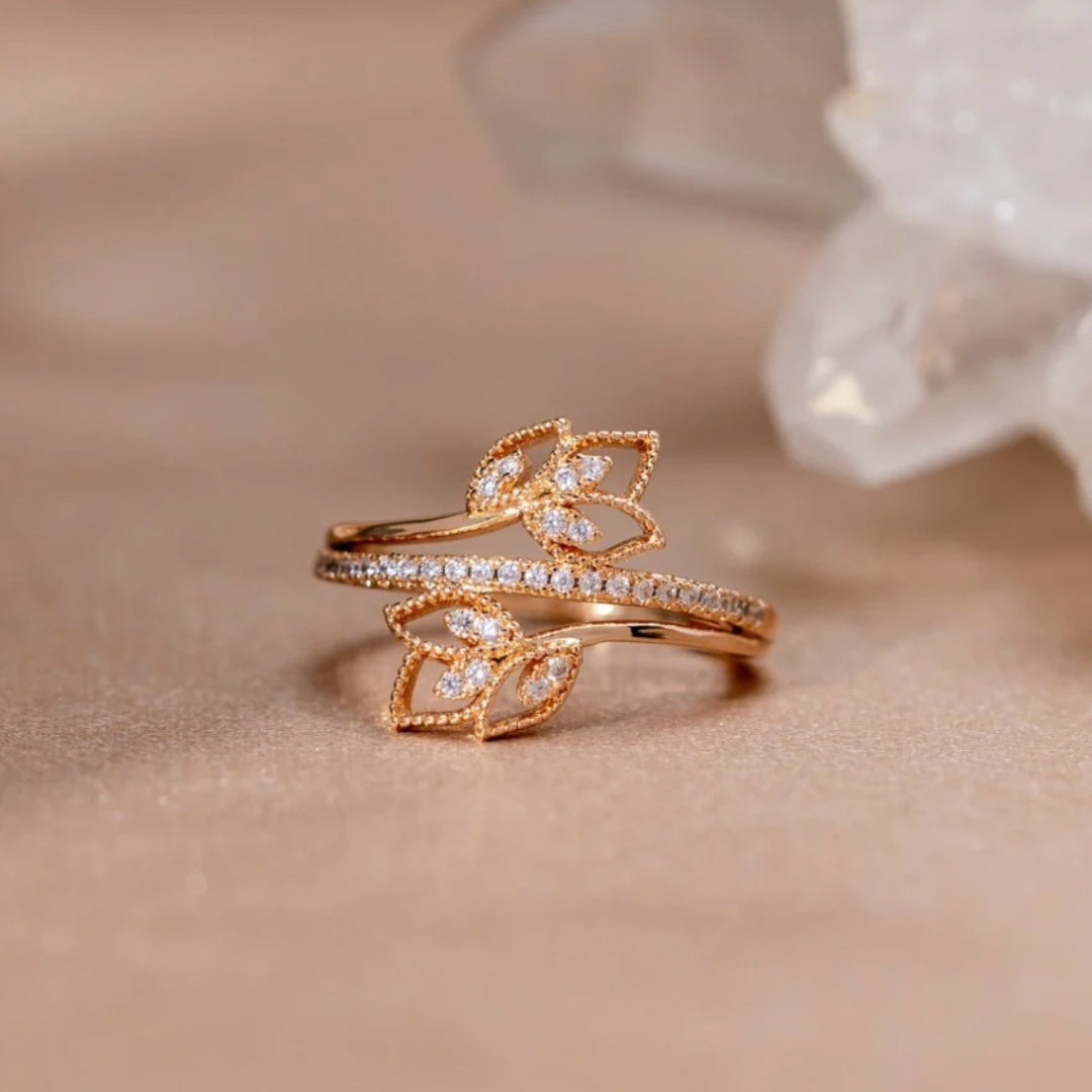 Anillo Tulipán Ajustable con Circonitas en Oro