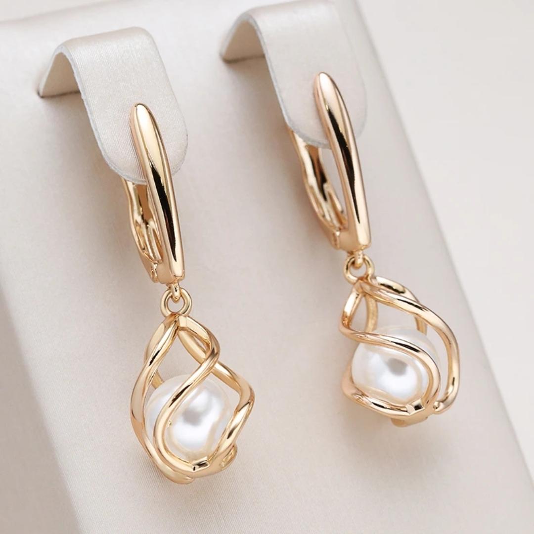 Elegantes pendientes de perlas en oro