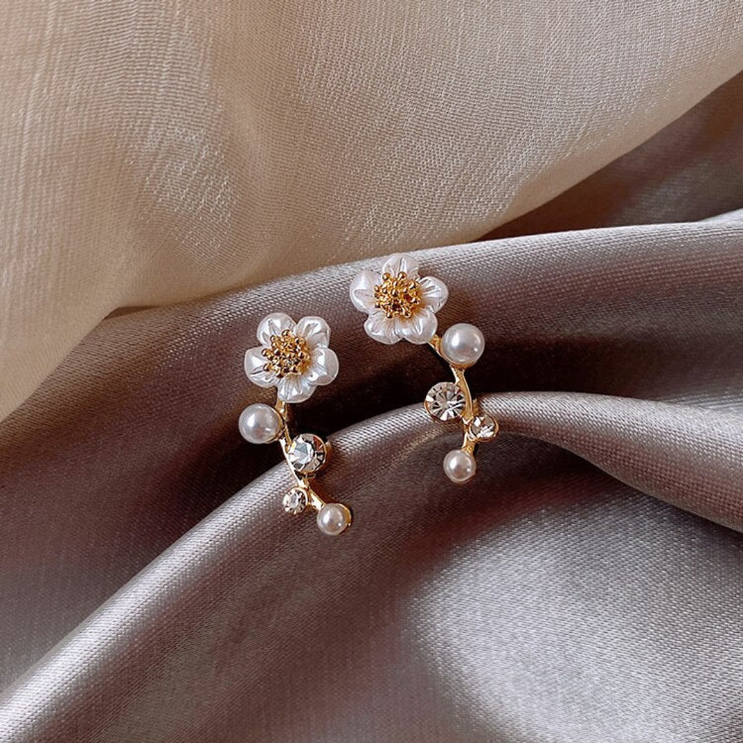 Pendientes de perlas con flores