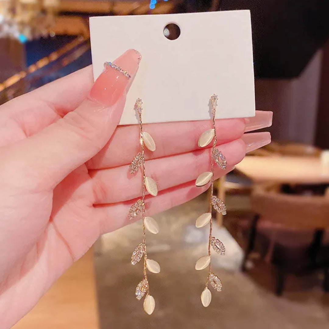 Elegantes pendientes de hoja de circonita