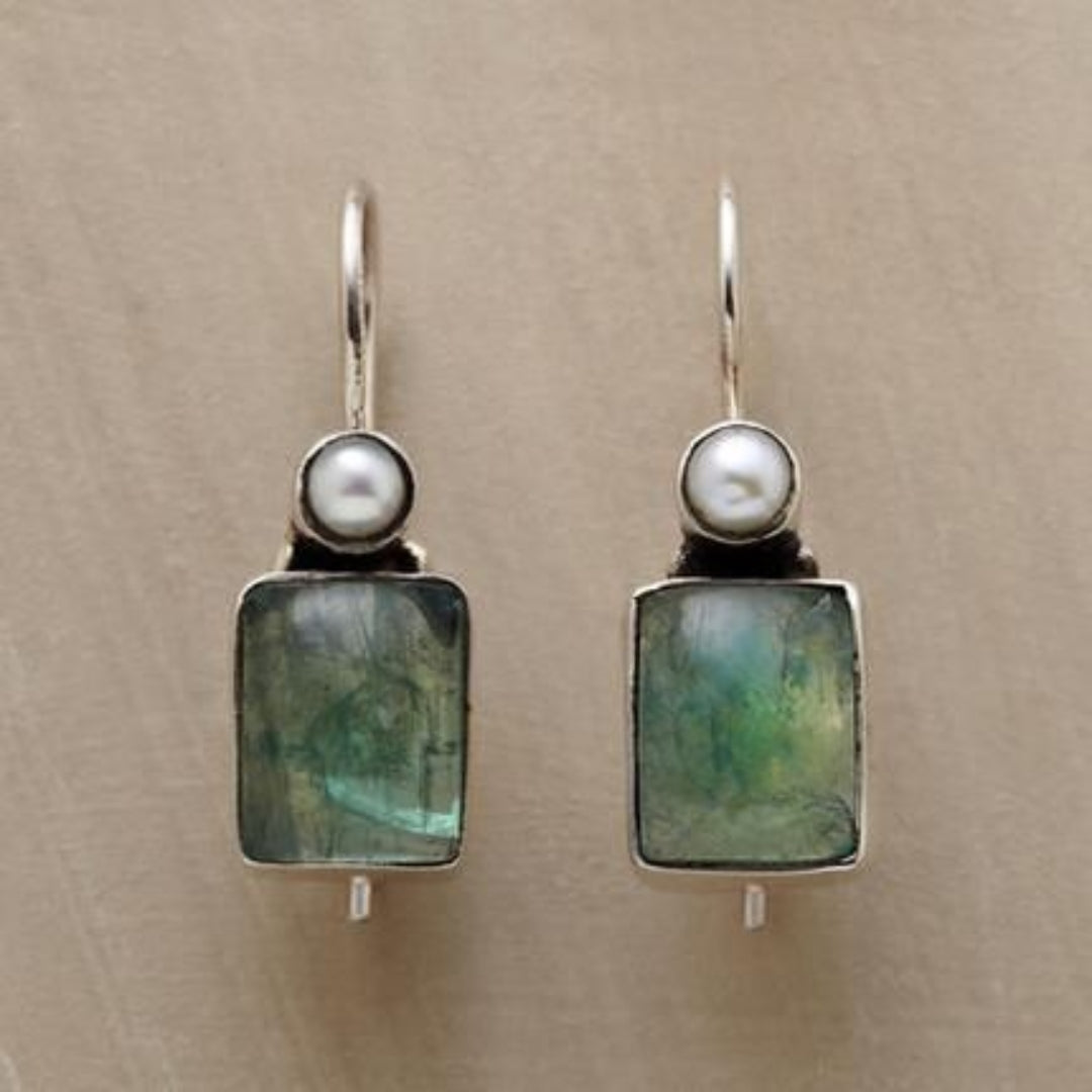 Pendientes vintage de perlas con incrustaciones de piedra verde