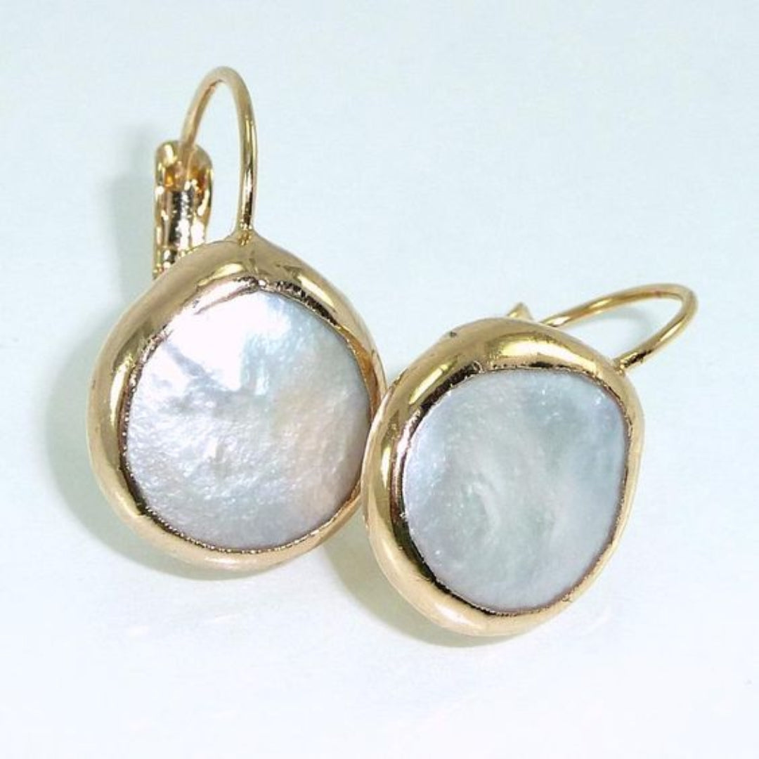 Pendientes vintage dorados con piedra blanca