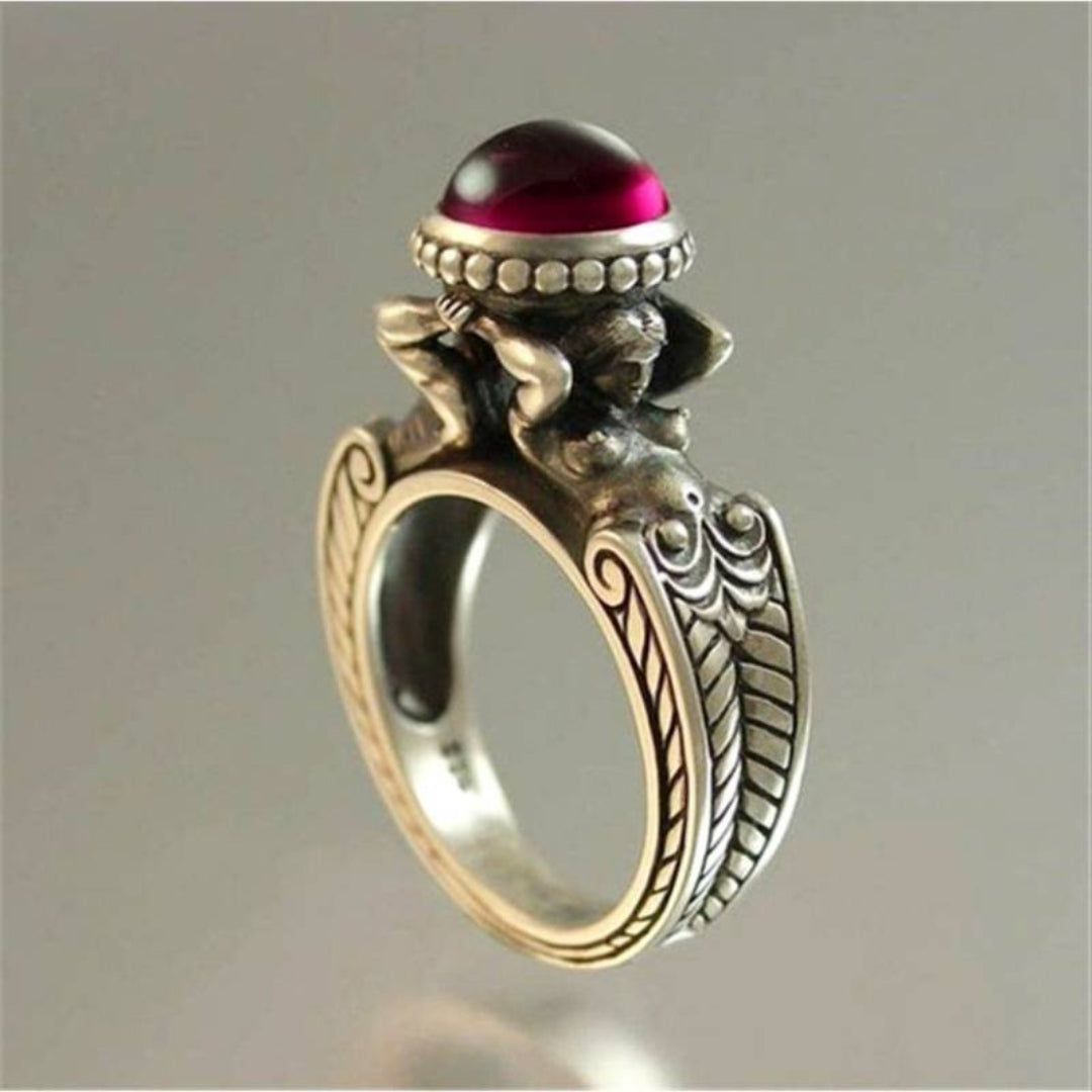 Anillo vintage con incrustaciones de piedra roja