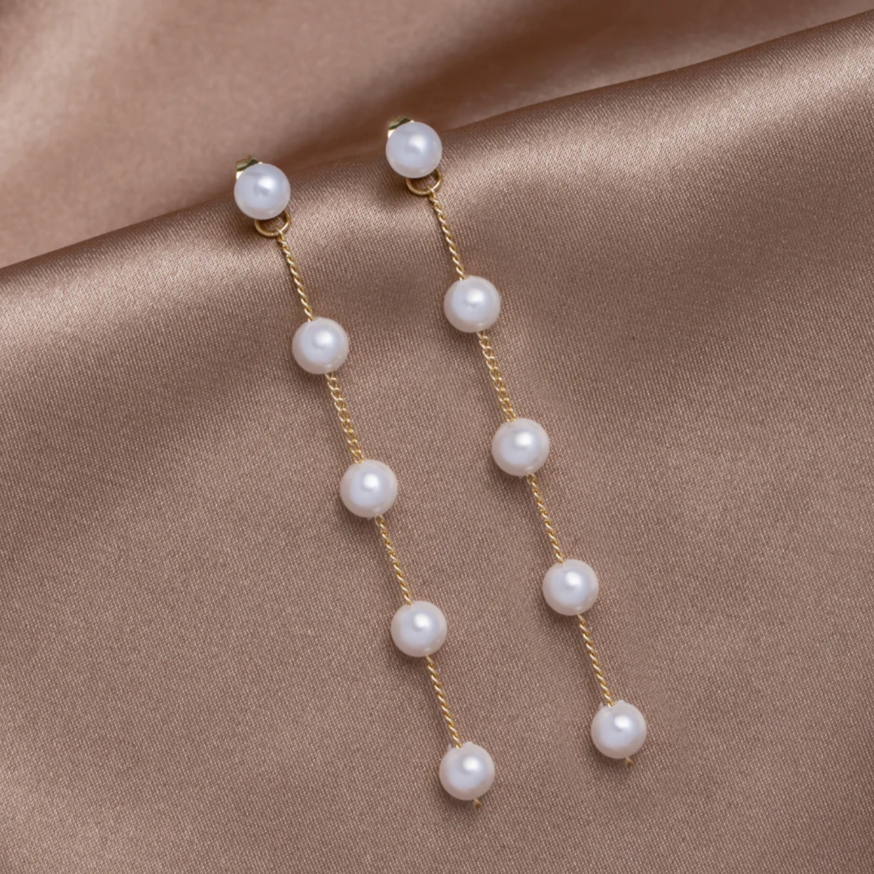 Pendientes colgantes de perlas de agua dulce en oro