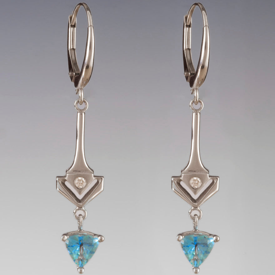 Pendientes vintage de flecha con circonita azul