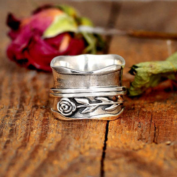 Bague vintage en argent représentant une rose