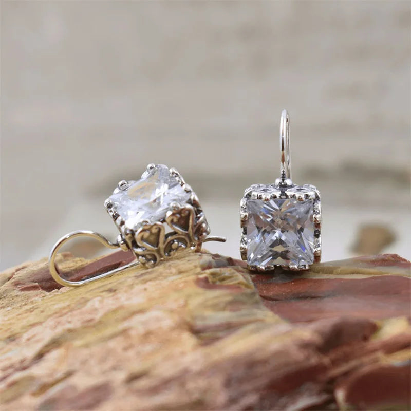 Pendientes de plata antigua con piedras preciosas cuadradas