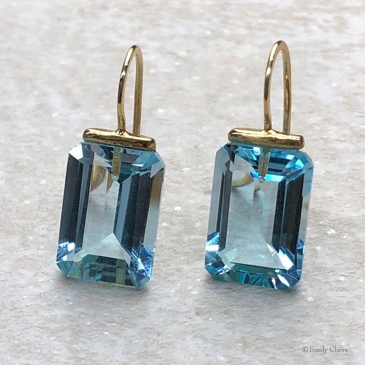 Boucles d'oreilles vintage rectangulaires en verre bleu