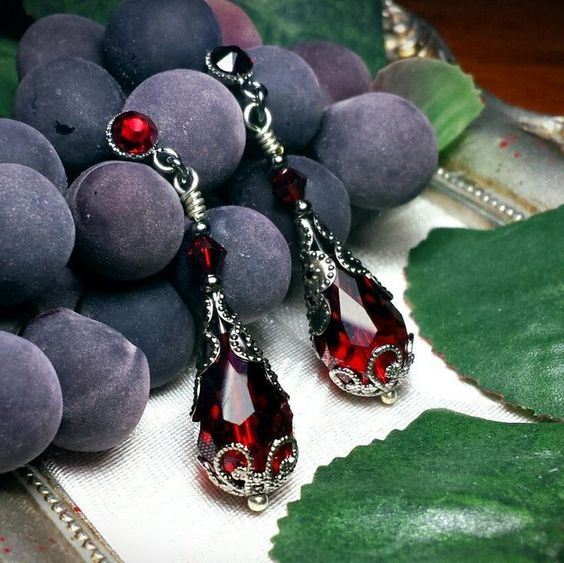 Pendientes colgantes de cristal rojo vintage