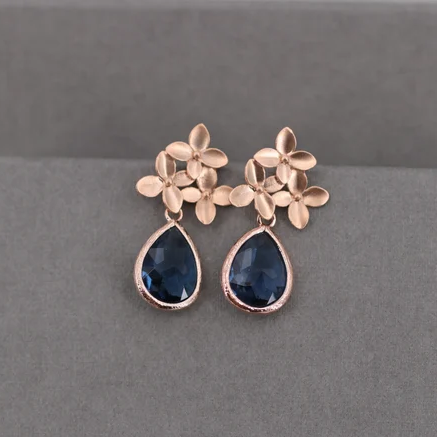 Boucles d'oreilles en cristal bleu et fleur dorée