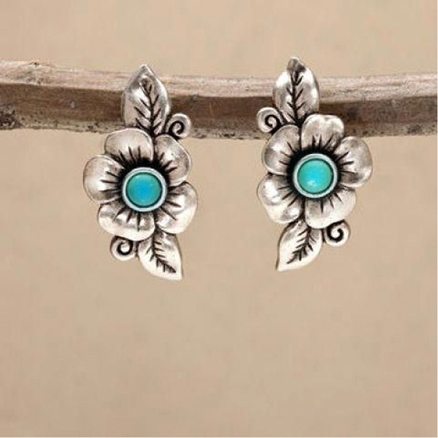 Boucles d'oreilles bohèmes en argent sterling avec fleur en opale bleue