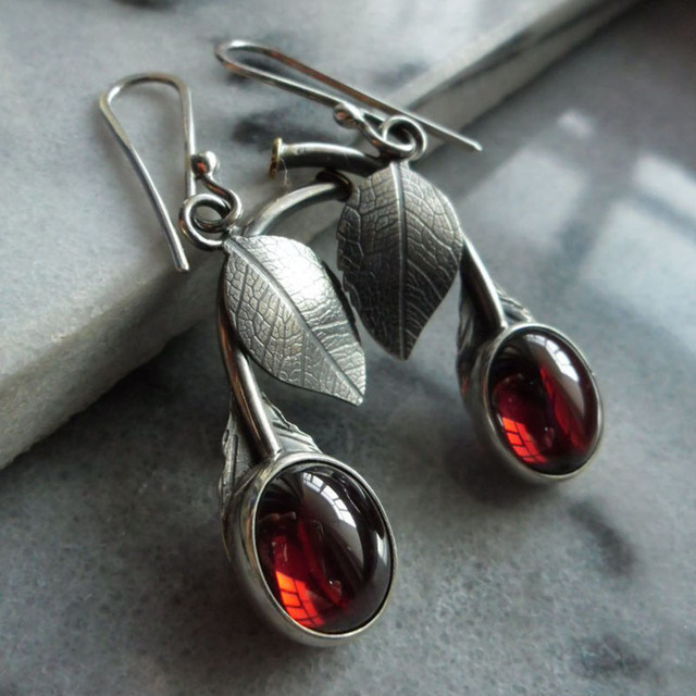 Pendientes bohemios con cristales rojos