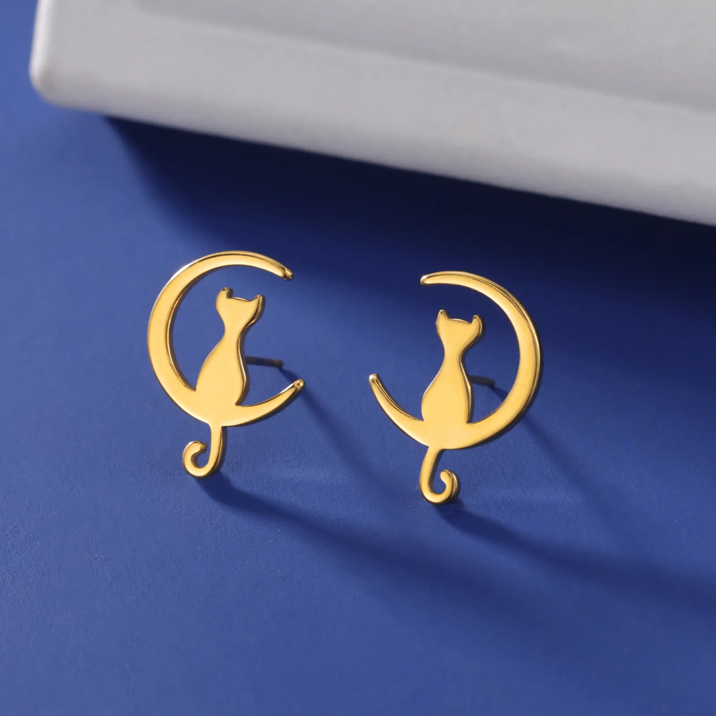 Pendientes vintage de gato con luna dorada