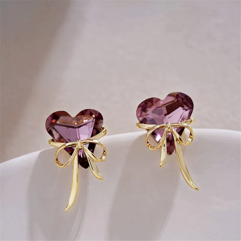 Pendientes elegantes de corazón de cristal rojo