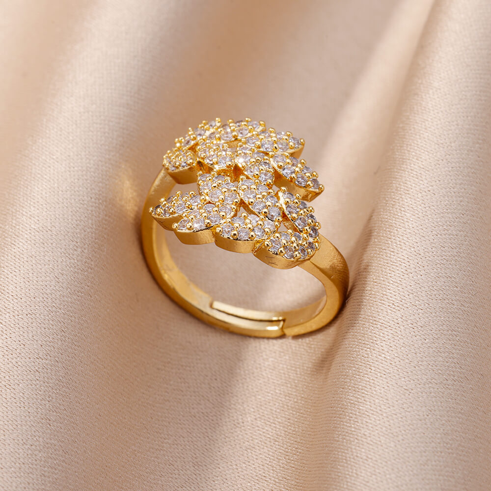 Anillo de hoja dorada brillante