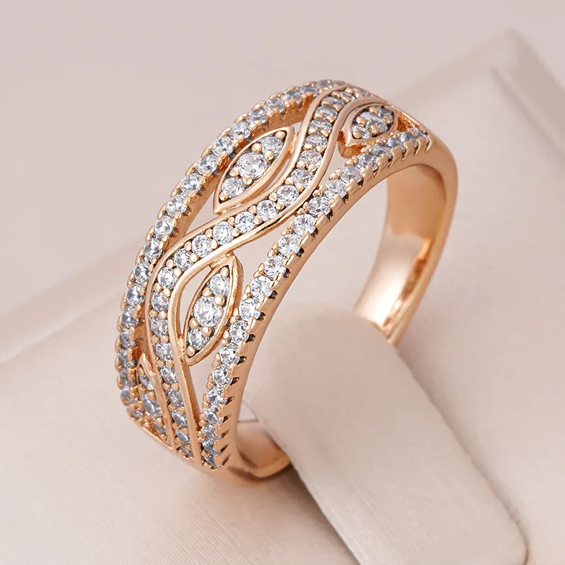 Elegante anillo de circonita