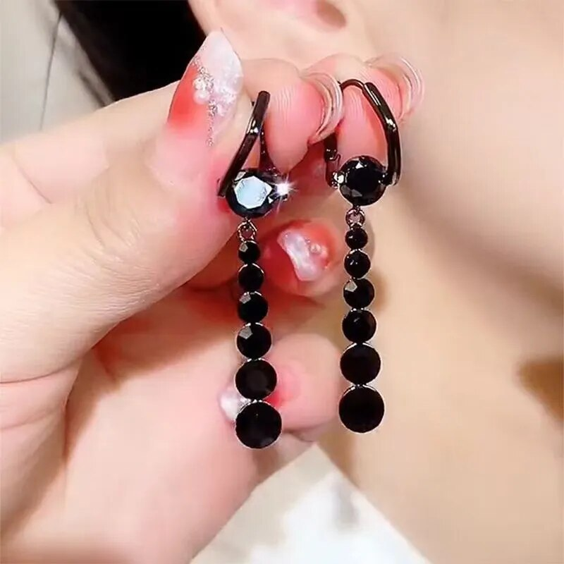 Boucles d'oreilles pendantes noires élégantes