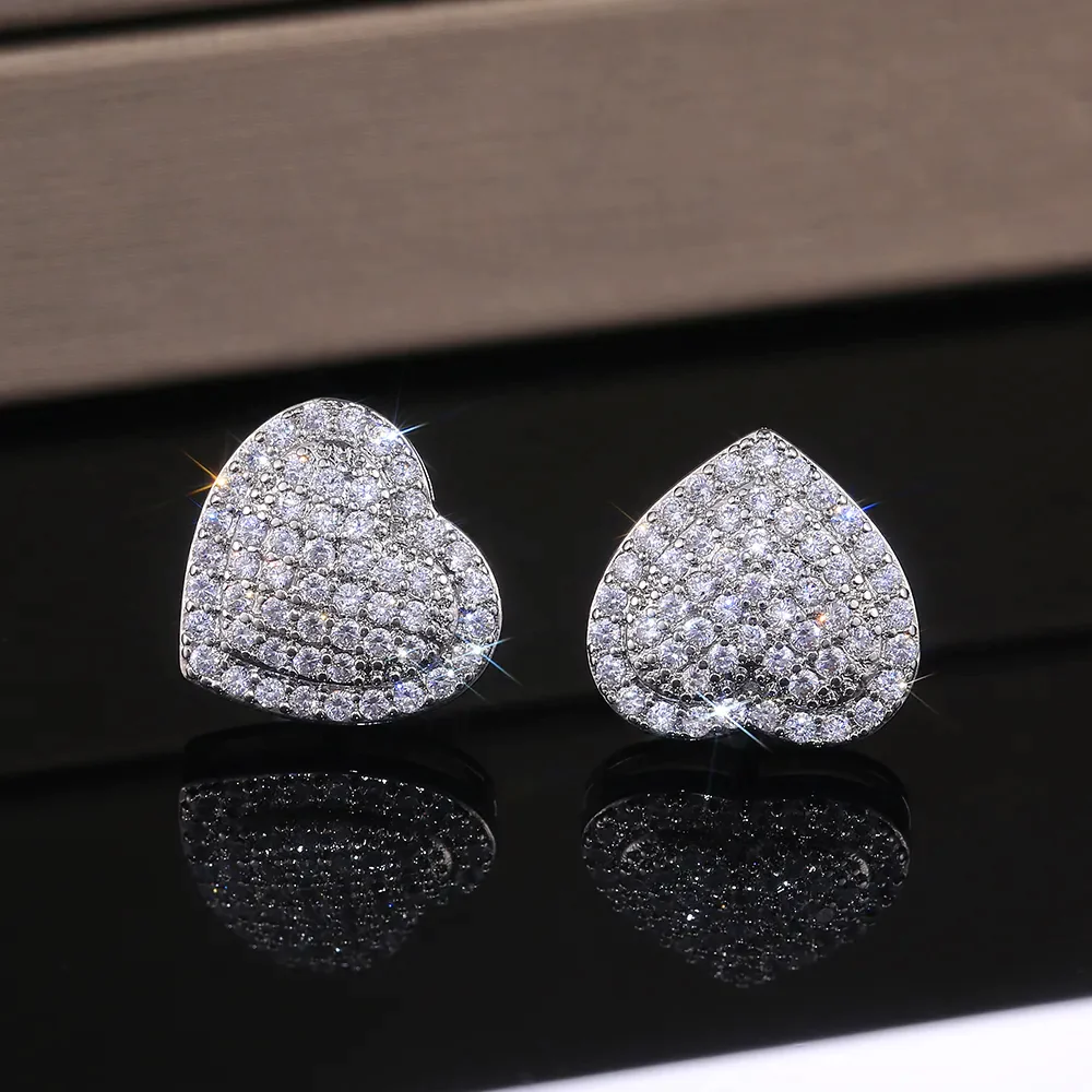 Elegantes pendientes de corazón de circonita