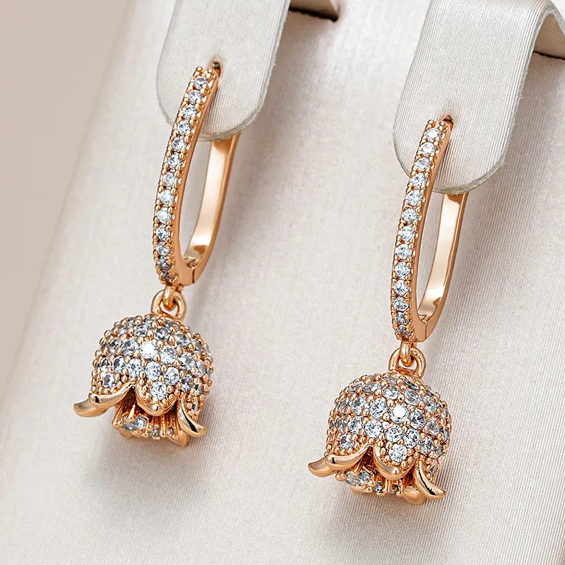 Elegantes pendientes de campana brillante