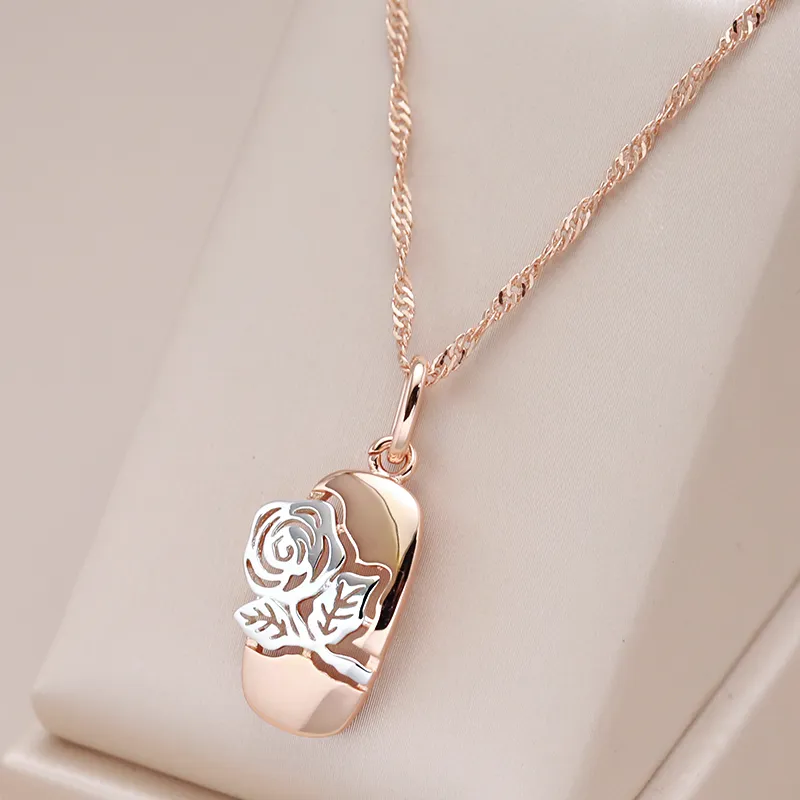 Collier élégant rose dorée
