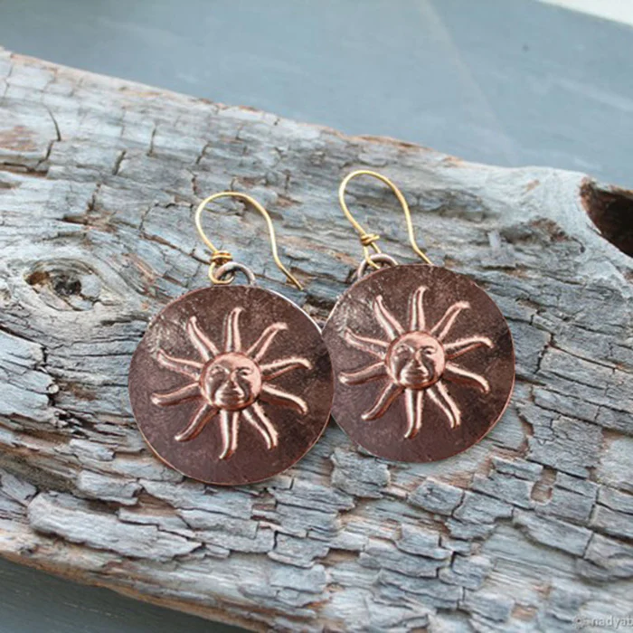 Pendientes vintage de bronce con forma de sol