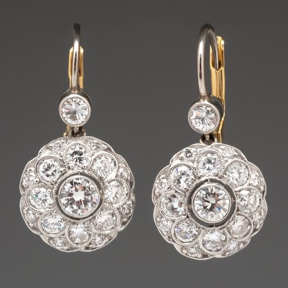 Pendientes vintage de circonitas redondeadas y brillantes