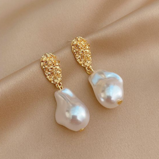 Elegantes pendientes de perlas antiguas