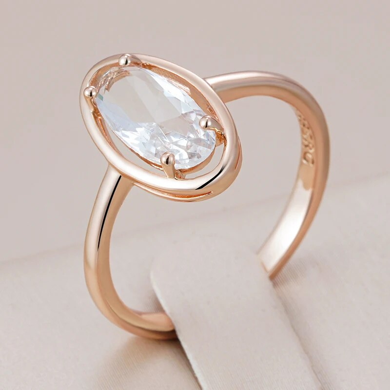 Elegante anillo de cristal blanco
