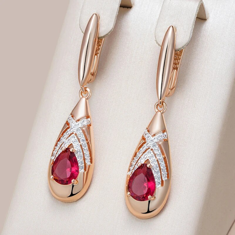 Elegantes pendientes de cristal rojo brillante