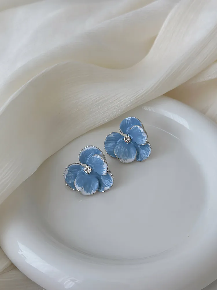 Boucles d'oreilles élégantes à fleurs bleues