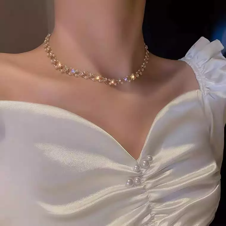 Collier élégant et lumineux