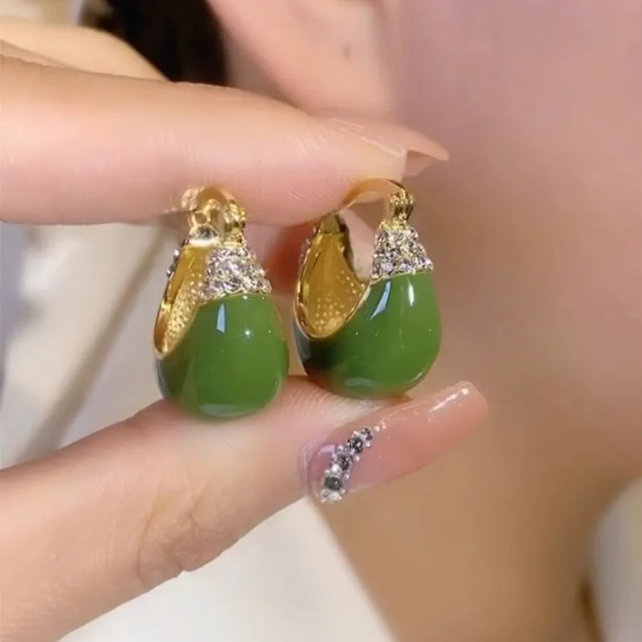 Elegantes pendientes de cesta verde brillante