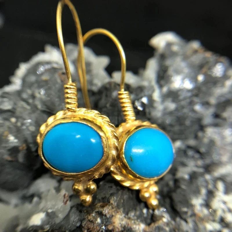 Boucles d'oreilles vintage dorées incrustées de pierres bleues