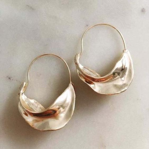 Boucles d'oreilles vintage dorées en forme de panier
