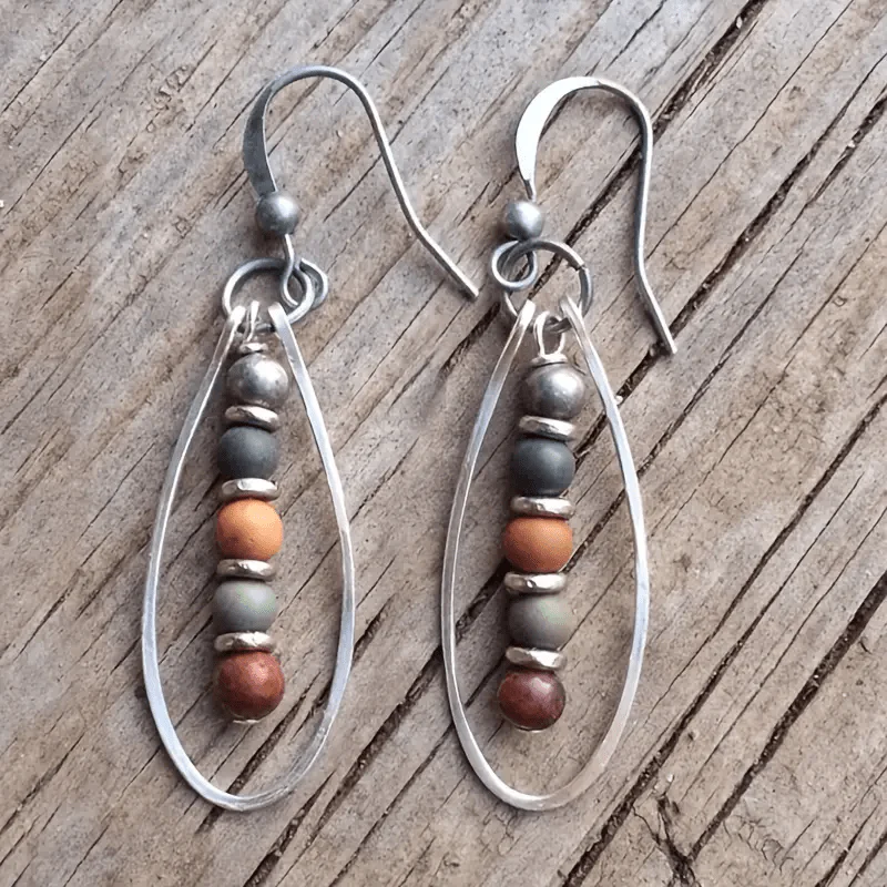 Boucles d'oreilles vintage en pierres peintes à la main