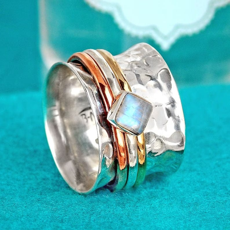 Anillo vintage de piedra lunar cúbica