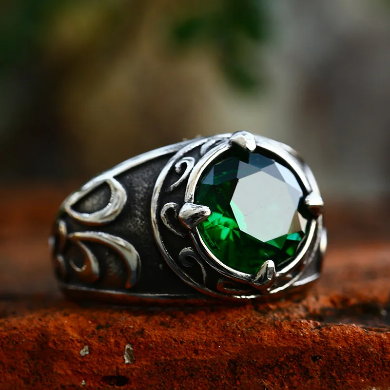 Anillo vintage de cristal verde con incrustaciones