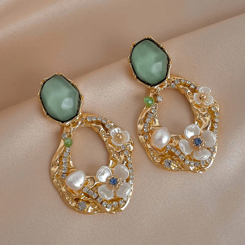 Boucles d'oreilles vintage en cristal vert et cristal fleur