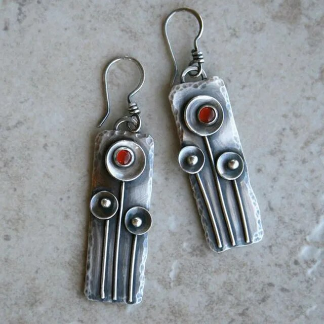 Boucles d'oreilles vintage incrustées de pierres rouges
