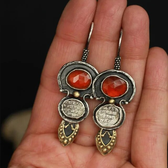 Boucles d'oreilles vintage incrustées de cristal rouge